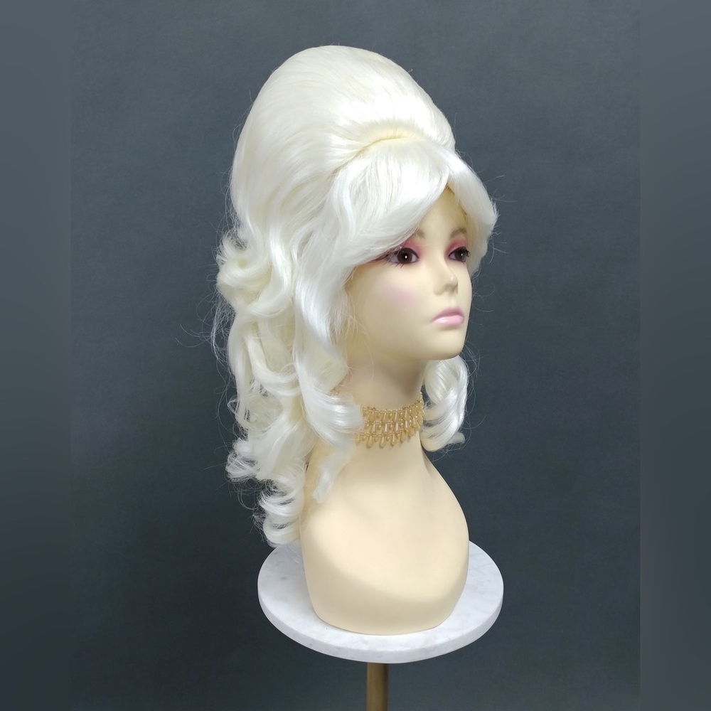Blonde retro 60s beehive wig